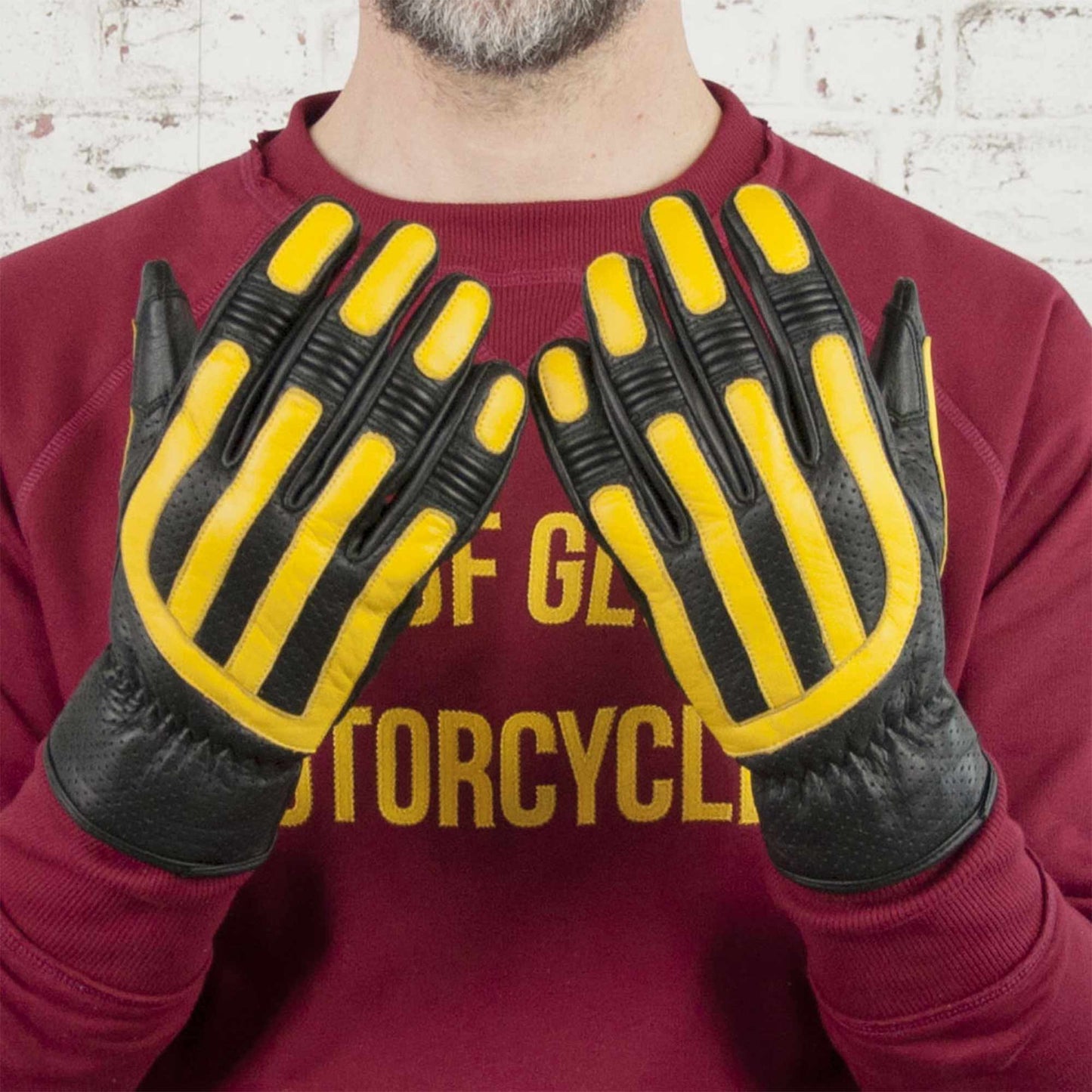 Age Of Glory Victory Gloves - Black / Yellow